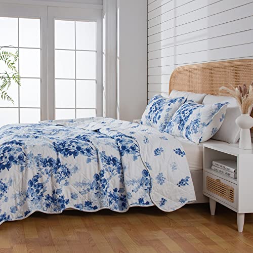 Great Bay Home Bedding Set, 3 Piece Reversible Lightweight Quilt Comforter with 2 Shams, All-Season, Modern, Flower Bedspreads, Blue Floral Coverlet Sets, Jacqueline Quilts Collection, Full/Queen