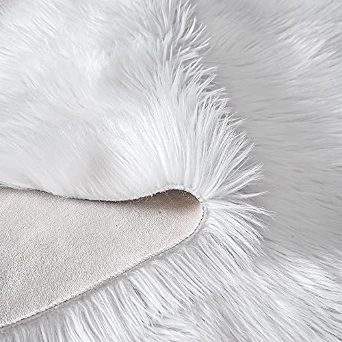 ISEAU Soft Faux Fur Fluffy Area Rug, Luxury Fuzzy Sheepskin Carpet Rugs for Bedroom Living Room, Shaggy Silky Plush Carpet Bedside Rug Floor Mat, 3ft x 5ft, White