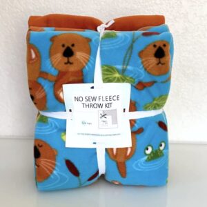 otters anti-pill no-sew throw fleece fabric kit (72x60)