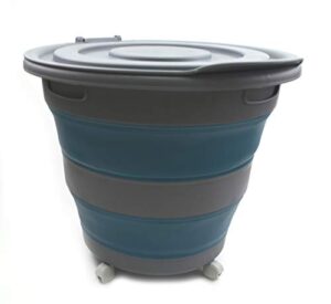 sammart 66l(17.4 gallon) collapsible plastic garbage bin with wheels & removable lid-foldable pop up container-portable washing tub-space saving basket,water capacity 56l(14.8 gallon)(grey/blue)