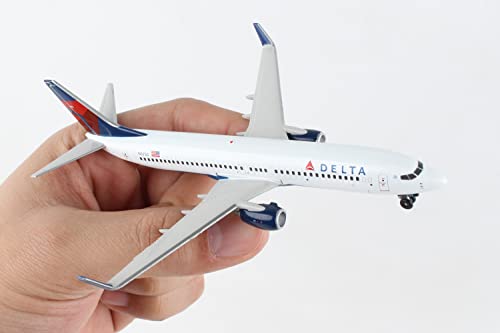 Daron Postage Stamp Delta Airlines Boeing 737-800 1/300 Scale PS5815-3