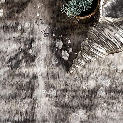nuLOOM Bravo Spotted Faux Cowhide Area Rug, 5' 9" x 7' 7", Grey