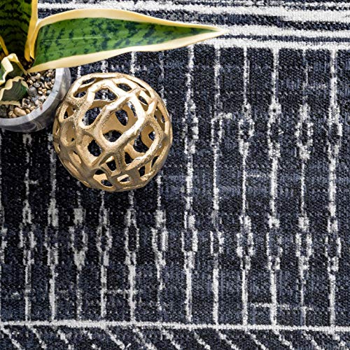 nuLOOM Saige Modern Trellis Fringe Indoor/Outdoor Area Rug, 5' x 8', Black