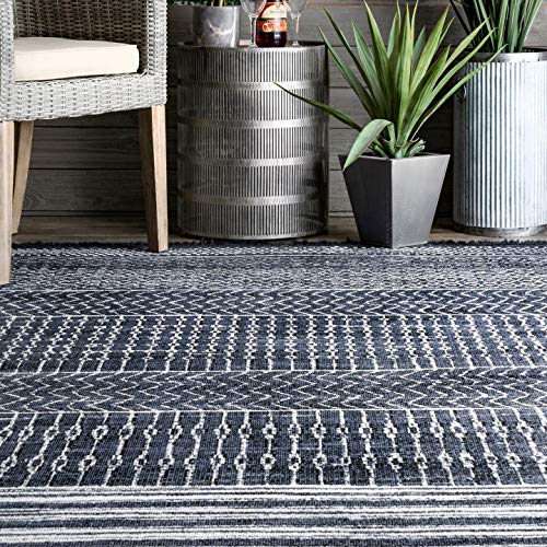 nuLOOM Saige Modern Trellis Fringe Indoor/Outdoor Area Rug, 5' x 8', Black