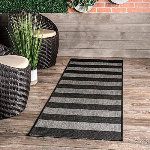 nuLOOM Haylie Chevron Striped Indoor/Outdoor Area Rug, 8' Square, Black