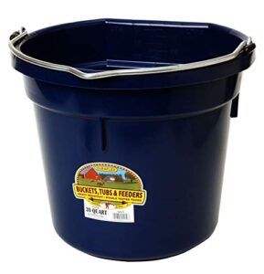 plastic animal feed bucket (navy) - little giant - flat back plastic feed bucket with metal handle (20 quarts / 5 gallons) (item no. p20fbnavy6)