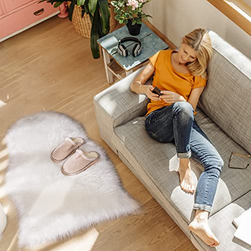 HLZHOU Soft Faux Sheepskin Fur Rug Fluffy Fur Chair Cover Seat Pad Non-Slip Area Rug for Bedroom Living Room Floor Kids Room (White, 2 x 3 Feet)