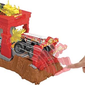 Hot Wheels Arena Smashers 5-Alarm Fire Crash Challenge Playset, 5-Alarm Toy Truck in 1:64 Scale & Crushable Car