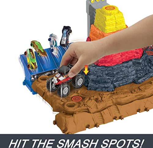 Hot Wheels Arena Smashers Bone Shaker Ultimate Crush Yard Playset, Exclusive 1:64 Scale Bone Shaker Toy Truck & 3 Crushable Cars