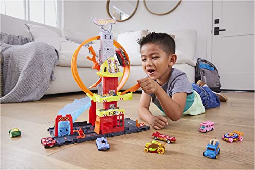 Hot Wheels Toy Car Track Set City Super Loop Fire Station & 1:64 Scale Firetruck, Connects to Other Sets