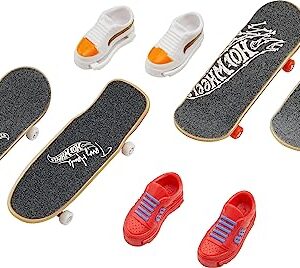 Hot Wheels Skate Tricked Out Pack, 4 Tony Hawk-Themed Fingerboards & 2 Pairs of Skate Shoes, Includes 1 Exclusive Set (Styles May Vary)