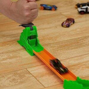 Hot Wheels Track Builder Playset Toxic Super Jump Pack with 1:64 Scale Toy Car & 10 Component Parts in Modular Storage Box