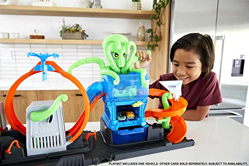 Hot Wheels City Ultimate Octo Car Wash Playset with No-Spill Water Tanks & 1 Color Reveal Car That Transforms with Water & Up & Set of 10 1:64 Scale Toy Trucks and Cars for Kids and Collectors