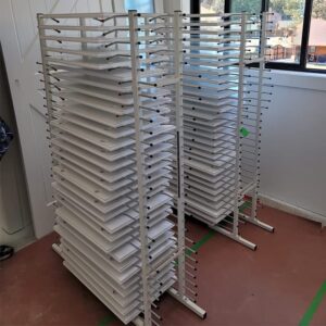 Freestanding 30-Door Dry Rack & Rotating Spray Stand