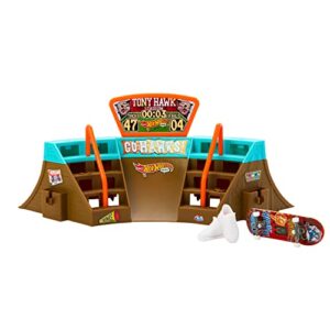 hot wheels skate stadium playset designed with tony hawk, 1 exclusive fingerboard & pair of skate shoes, with storage