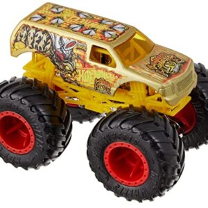 Hot Wheels Monster Trucks, 1:64 Scale Monster Trucks Toy Trucks, Set of 4, Giant Wheels, Favorite Characters and Cool Designs
