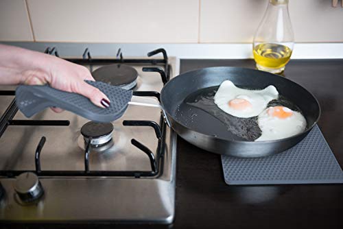 Silicone Trivet Mats - Pot Holders - Drying Mat Our potholders Kitchen Tools is Heat Resistant to 440°F, Non-Slip Durable Flexible Easy to wash and Dry and Contains 4 pcs by Q's INN.