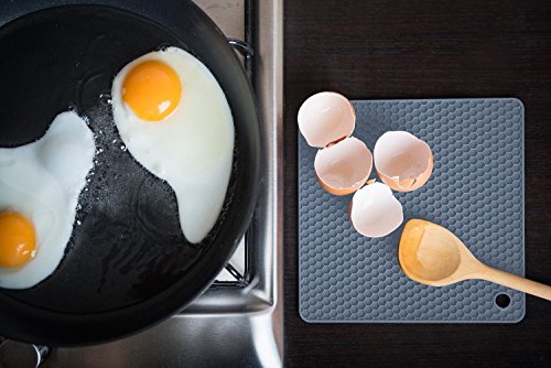 Silicone Trivet Mats - Pot Holders - Drying Mat Our potholders Kitchen Tools is Heat Resistant to 440°F, Non-Slip Durable Flexible Easy to wash and Dry and Contains 4 pcs by Q's INN.