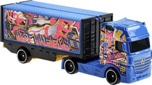 hot wheels trackin' trucks, 1:64 scale toy racing rig & 1 toy car for on and off track play (styles may vary)