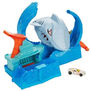 hot wheels toy car track set, robo shark frenzy playset & color shifters car in 1:64 scale, color change area in warm & icy cold water