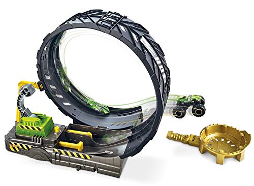 Hot Wheels Monster Truck Epic Loop Challenge Play Set with Truck and car