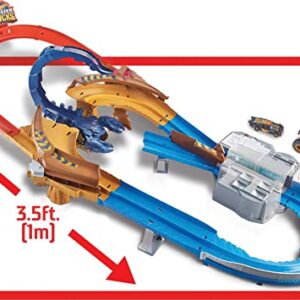 Hot Wheels Monster Trucks Scorpion Sting Raceway Track Set with 1 Toy Truck & 1 Hot Wheels Car in 1:64 Scale, Boosted Race Track