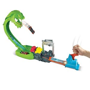 hot wheels toxic snake strike challenge play set with slime for kids 5 years old & up, includes one 1:64 scale vehicle, connects to other sets, single or multicar play