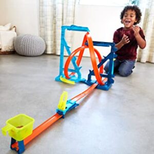 Hot Wheels Track Set and 1:64 Scale Toy Car, Track and Loop Building Kit with Adjustable Set-Ups and Jump, Infinity Loop Kit