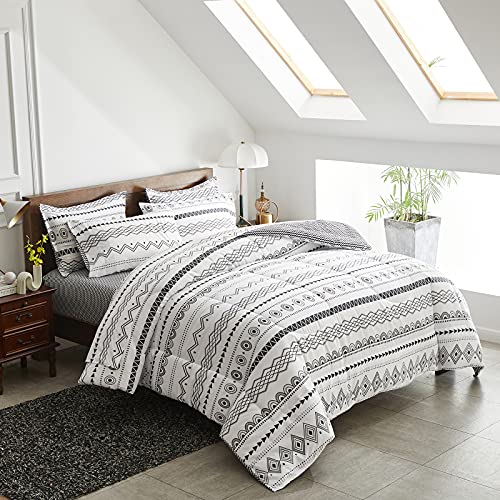 Flysheep Boho Bed in a Bag 7 Pieces Queen Size, Black and White Bohemian Geometric Reversible Bed Comforter Set for All Season(1 Comforter, 1 Flat Sheet, 1 Fitted Sheet, 2 Pillow Shams, 2 Pillowcases)