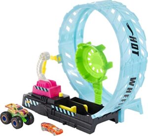 hot wheels monster trucks glow in the dark epic loop challenge playset with launcher, ramp & giant loop, includes 1 1:64 scale die-cast truck & 1 car, toy gift for kids 4 to 8 years old