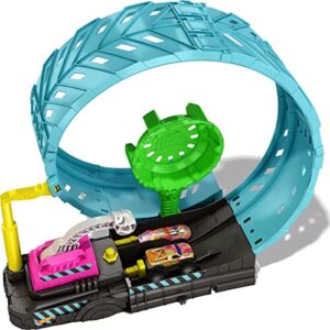 Hot Wheels Monster Trucks Glow in The Dark Epic Loop Challenge Playset with Launcher, Ramp & Giant Loop, Includes 1 1:64 Scale Die-Cast Truck & 1 Car, Toy Gift for Kids 4 to 8 Years Old