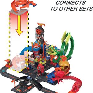 Hot Wheels Toy Car Track Set City Octopus Invasion Attack Playset, Octopus Launcher, 1:64 Scale Car