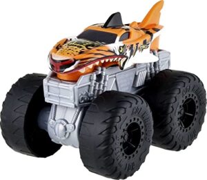 hot wheels monster trucks roarin’ wreckers, 1 1:43 scale truck with lights & sounds, plays truck's theme song, toy for kids 3 years old & older