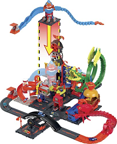 Hot Wheels Toy Car Track Set City Wreck & Ride Gorilla with 1:64 Scale Car, 3.3-Ft Long Track, Connects to Other Sets