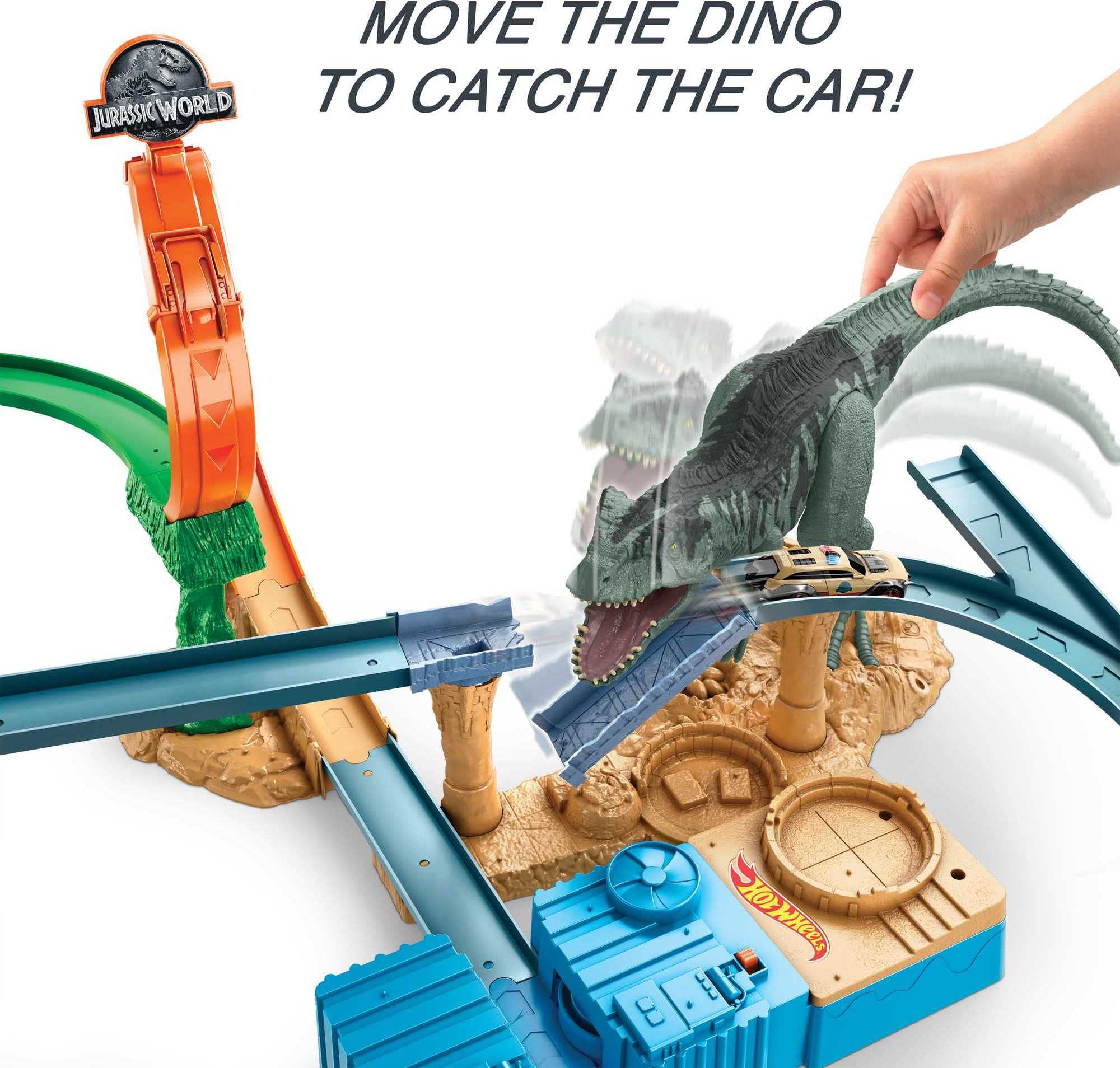 Hot Wheels Jurassic World Dominion Toy Cars Track Set, Clash 'N Crash Playset with Motorized Booster & 1:64 Scale Car