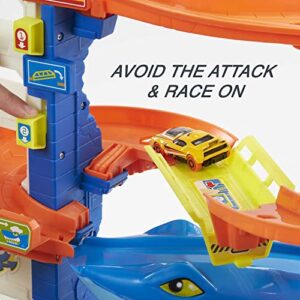 Hot Wheels City Toy Car Track Set Attacking Shark Escape Playset with 1:64 Scale Car, Race to Avoid Chomping Shark