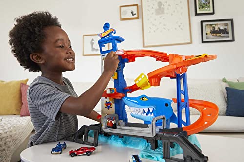 Hot Wheels City Toy Car Track Set Attacking Shark Escape Playset with 1:64 Scale Car, Race to Avoid Chomping Shark