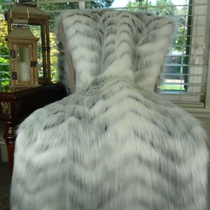 Thomas Collection White Fox Faux Fur Throw Blanket & Bedspread - White Gray Fox Fur Throw - Luxury Fox Faux Fur - Soft Faux Fur Blanket, Handmade in US, 16483