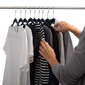 Simplify 10 Super Slim Velvet Huggable Hangers in Black