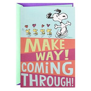 hallmark pop up peanuts mothers day card or birthday card for mom (snoopy, hugs and kisses for you) (0599mbc7615)