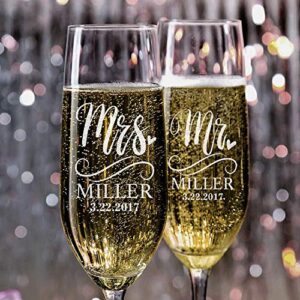 p lab set of 2, bride and groom champagne glasses w/last name & date, personalized mr. mrs. engagement & wedding champagne flutes, toasting glasses - customized etched flutes, wedding gift #n5