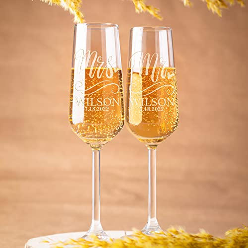 P Lab Set of 2, Bride and Groom Champagne Glasses w/Last Name & Date, Personalized Mr. Mrs. Engagement & Wedding Champagne Flutes, Toasting Glasses - Customized Etched Flutes, Wedding Gift #N5