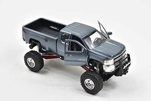 New Ray Silverado 2500 Hd Die Cast Chevrolet with Suspension 1/32° 54526 Blue, male