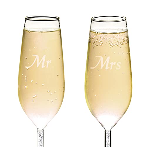 Juvale Set of 2 Mr and Mrs Champagne Glasses, His and Hers Wedding Day Toasting Flutes for Bride and Groom Newlyweds, Engagement, Wedding and Bridal Shower Gifts (8oz)