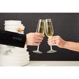 Juvale Set of 2 Mr and Mrs Champagne Glasses, His and Hers Wedding Day Toasting Flutes for Bride and Groom Newlyweds, Engagement, Wedding and Bridal Shower Gifts (8oz)