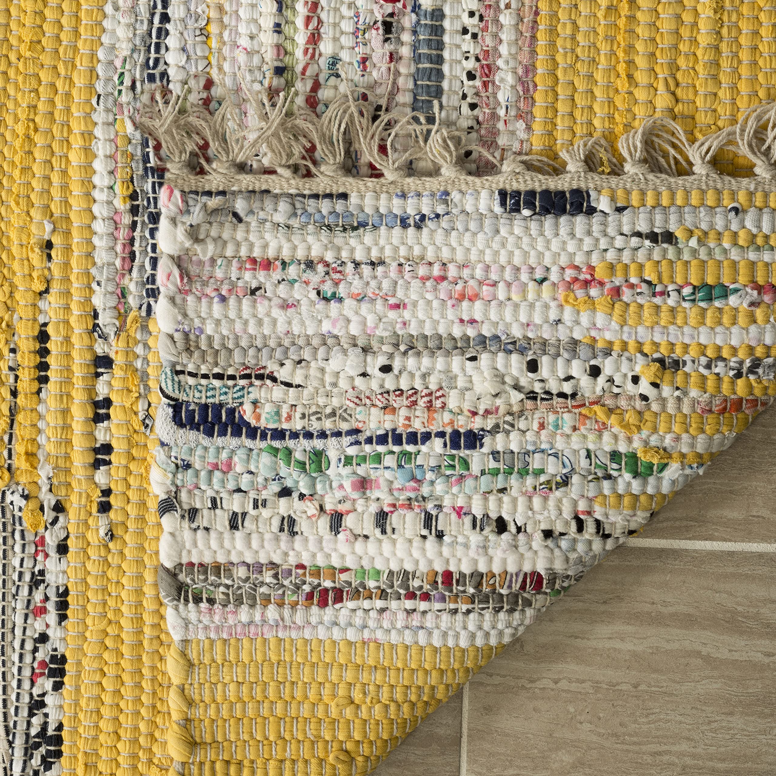 SAFAVIEH Montauk Collection Accent Rug - 2'6" x 4', Yellow & Multi, Handmade Fringe Cotton, Ideal for High Traffic Areas in Entryway, Living Room, Bedroom (MTK721A)