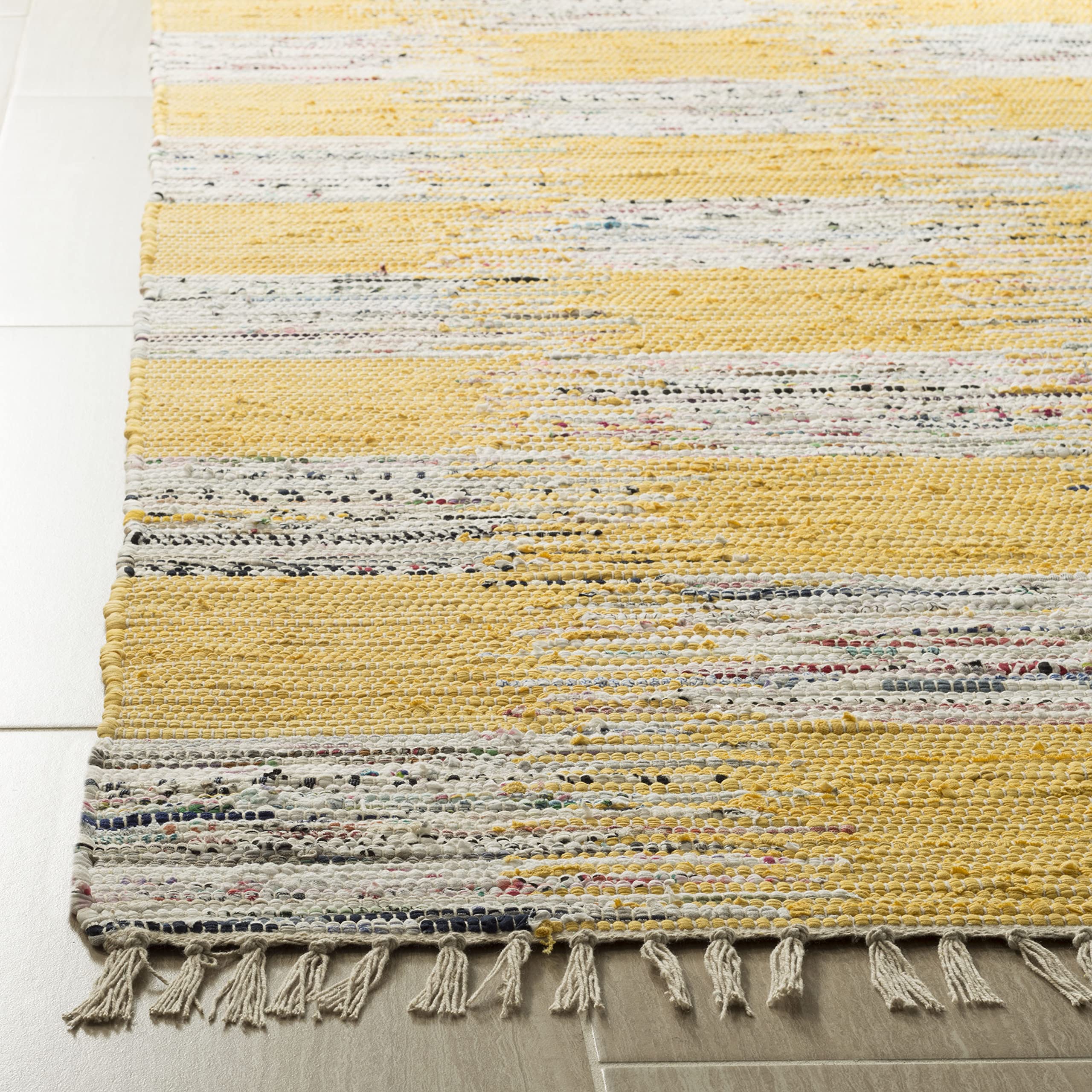SAFAVIEH Montauk Collection Accent Rug - 2'6" x 4', Yellow & Multi, Handmade Fringe Cotton, Ideal for High Traffic Areas in Entryway, Living Room, Bedroom (MTK721A)