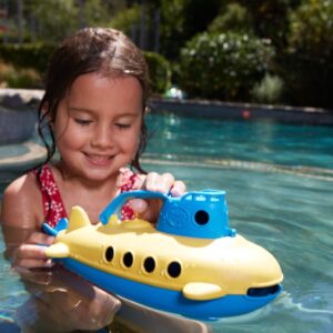 Green Toys Submarine - BPA, Phthalate Free Blue Watercraft with Spinning Rear Propeller Made from Recycled Materials. Safe Toys for Toddlers