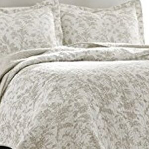 Laura Ashley Home - Queen Quilt Set, Cotton Reversible Bedding with Matching Shams, Home Decor for All Seasons (Amberley Biscuit, Queen)