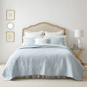 laura ashley king size quilt set cotton reversible bedding with matching shams, ideal for all seasons & pre-washed for added softness, breeze blue